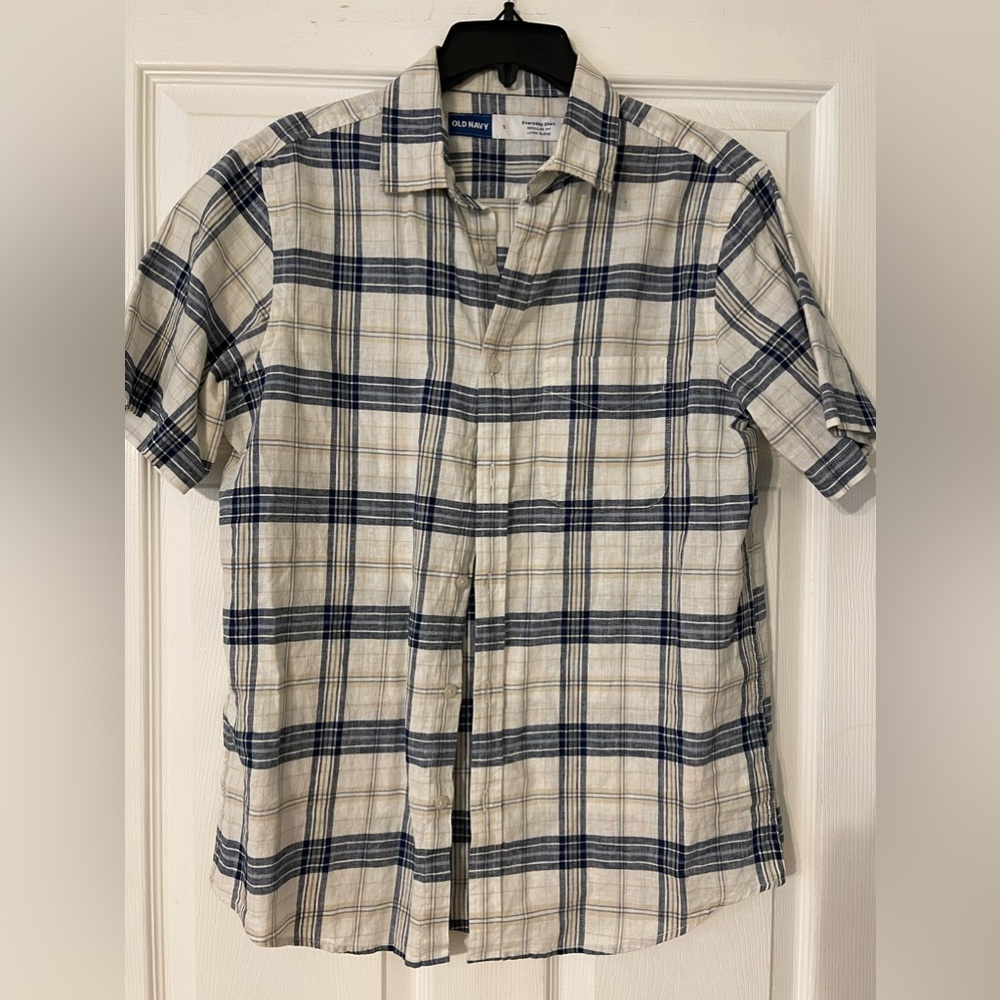 Old Navy men’s Everyday button down short sleeve shirt- NWOT